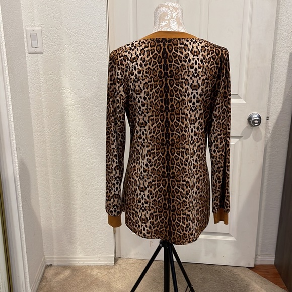Beautiful Buttoned Up Leopard Print Top In Excellent Condition - Picture 3 of 4